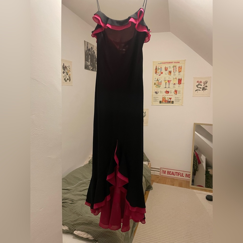 Vintage 90s Betsy & Adam’s dress, in very good condition.